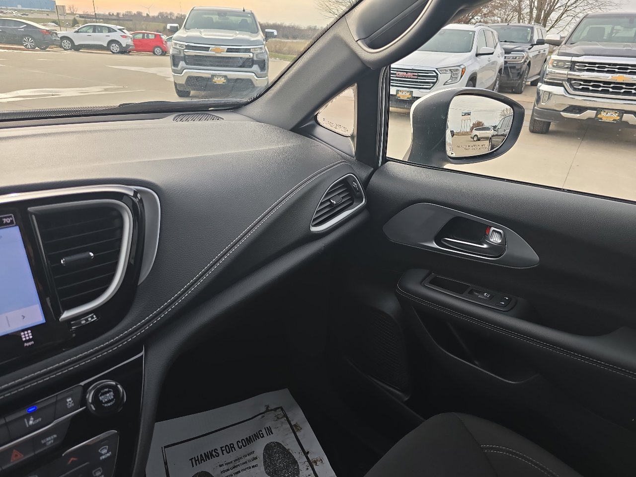 Used 2023 Chrysler Pacifica Touring w/ S Appearance Package image 31