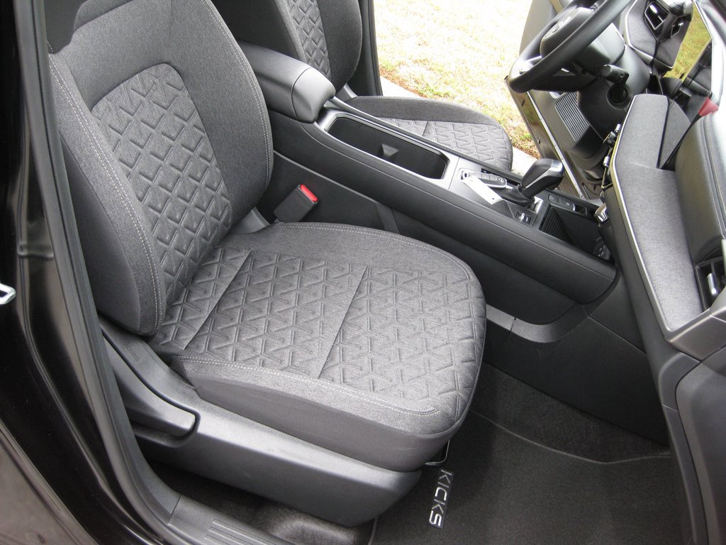 Used 2025 Nissan Kicks SV FWD image 31