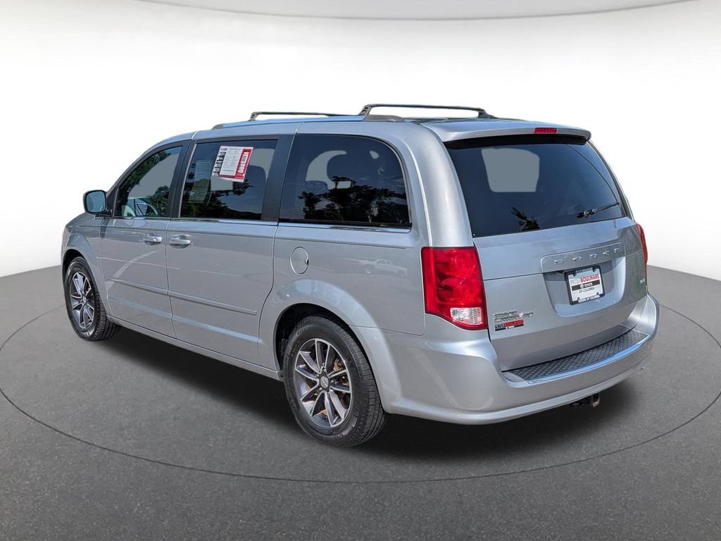 Used 2017 Dodge Grand Caravan SXT w/ Driver Convenience Group FWD image 3
