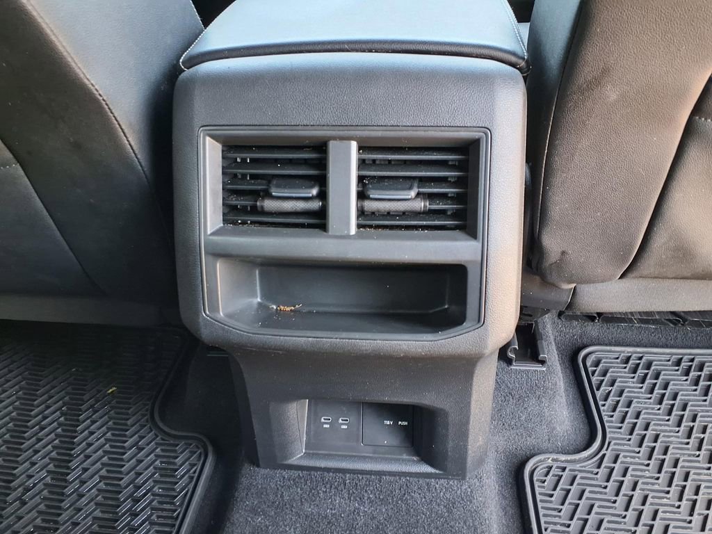 Used 2022 Volkswagen Atlas Cross Sport SE FWD image 17