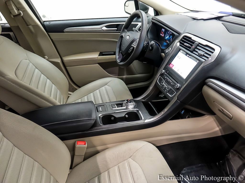 Certified 2018 Ford Fusion SE w/ Fusion SE Technology Package FWD image 25