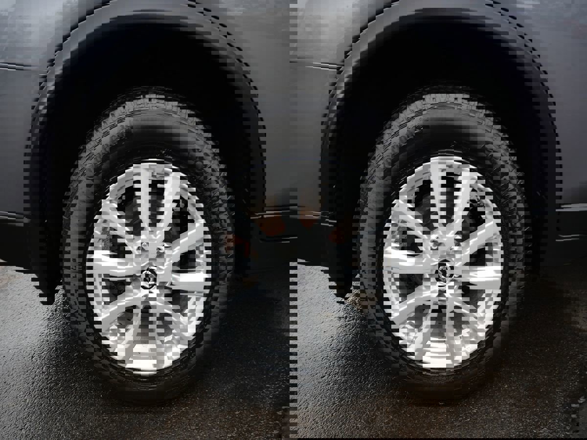 Used 2017 Nissan Rogue SV w/ SV Premium Package image 35