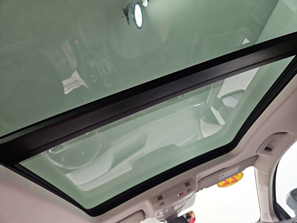 Certified 2022 Volkswagen Taos SEL image 23