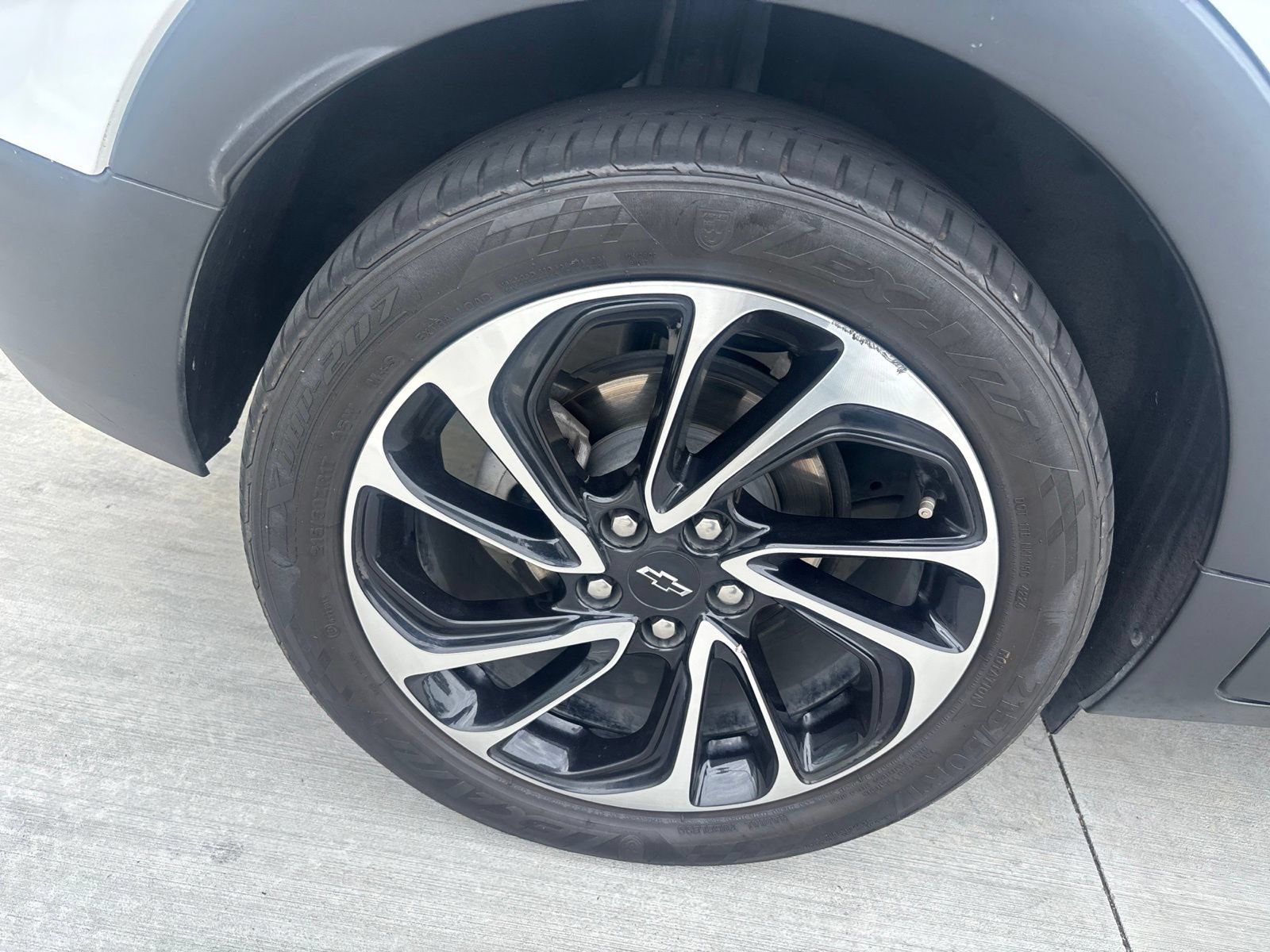 Used 2022 Chevrolet Bolt EUV Premier w/ Sun & Sound Package FWD image 7