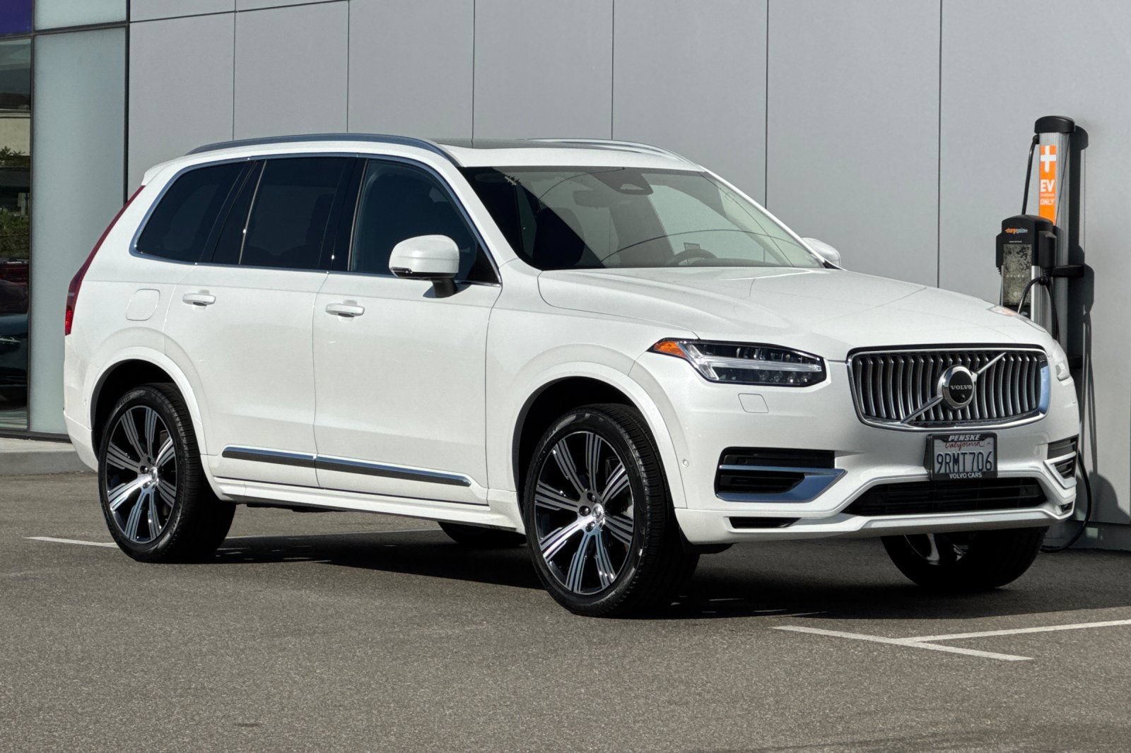 Used 2025 Volvo XC90 T8 Plus AWD/4WD image 7