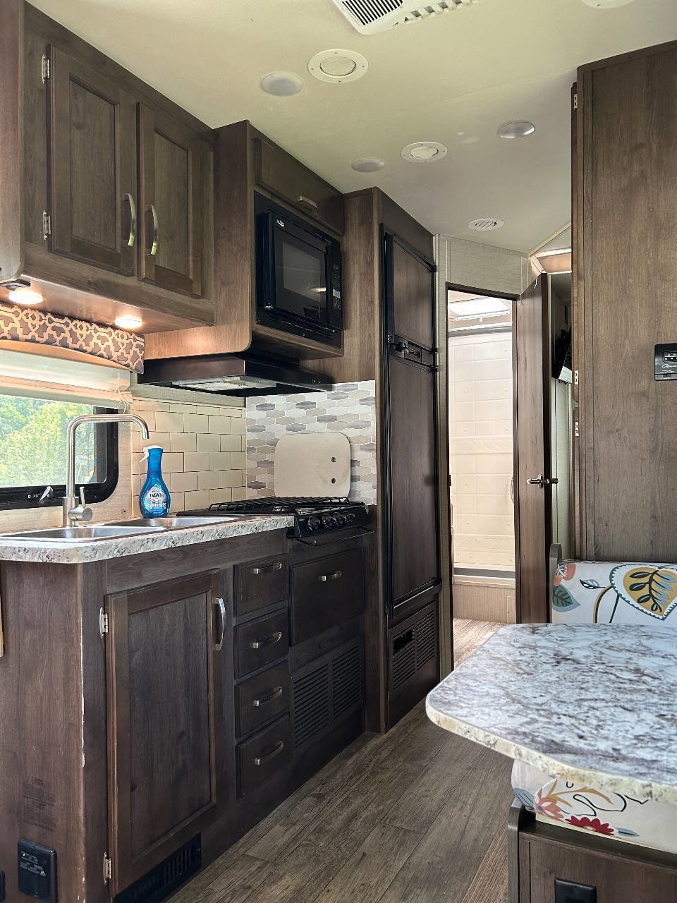 Used 2017 Ford E-450 and Econoline 450 Super Duty w/ Motorhome Prep Package image 10