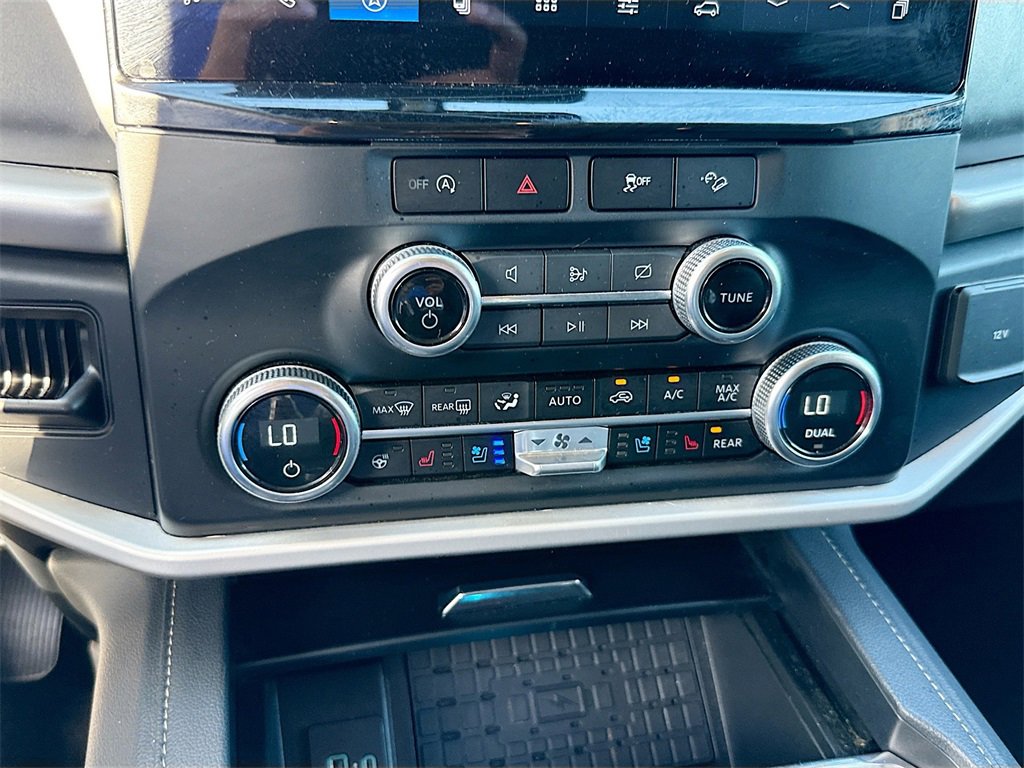 Used 2023 Ford Expedition XLT image 17