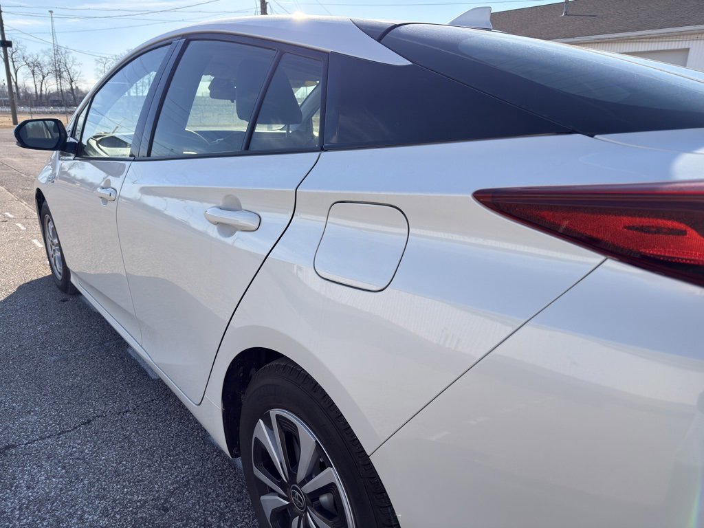 Used 2018 Toyota Prius Prime Premium image 13