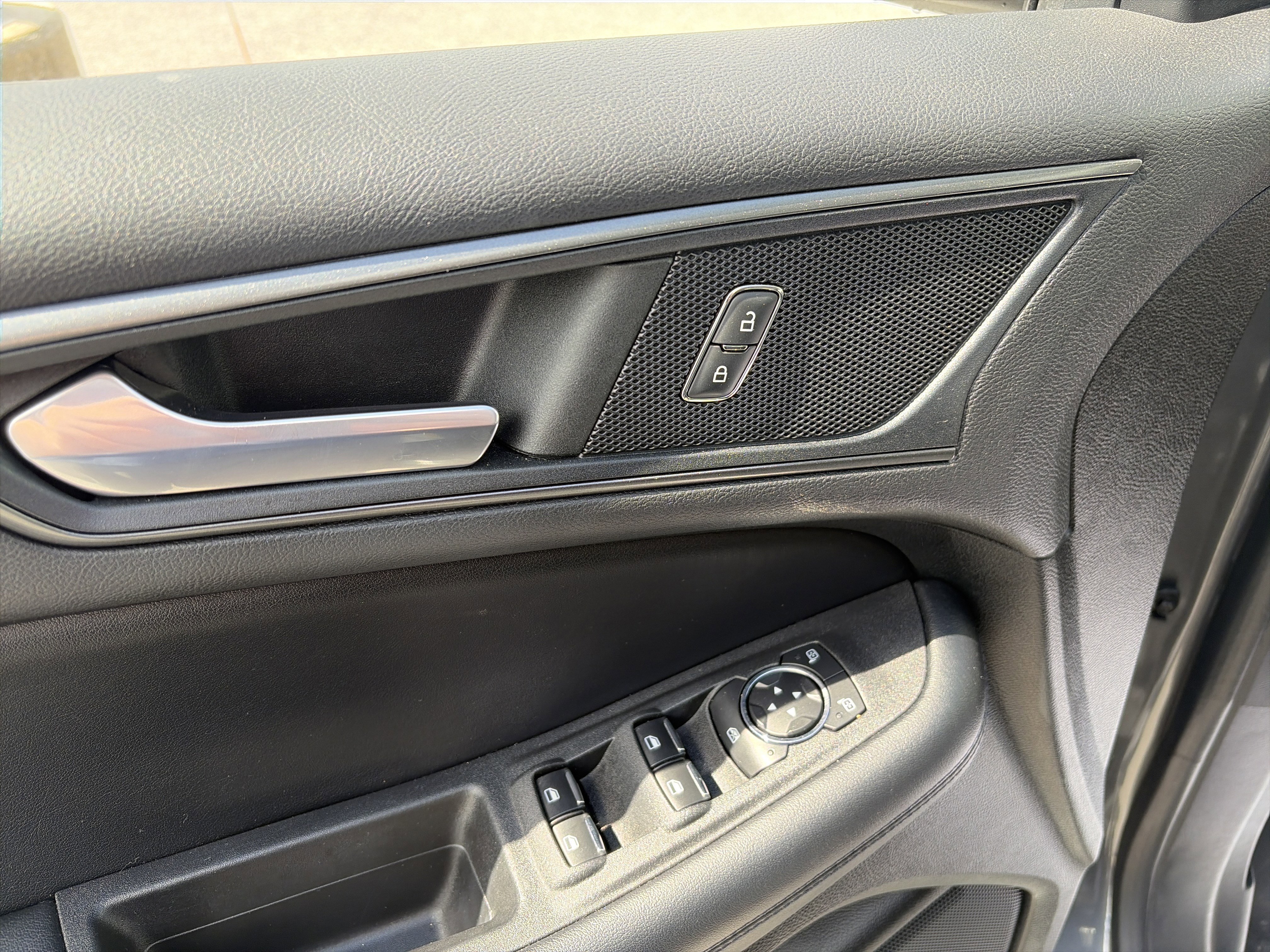 Used 2022 Ford Edge SE w/ Black Appearance Package image 17