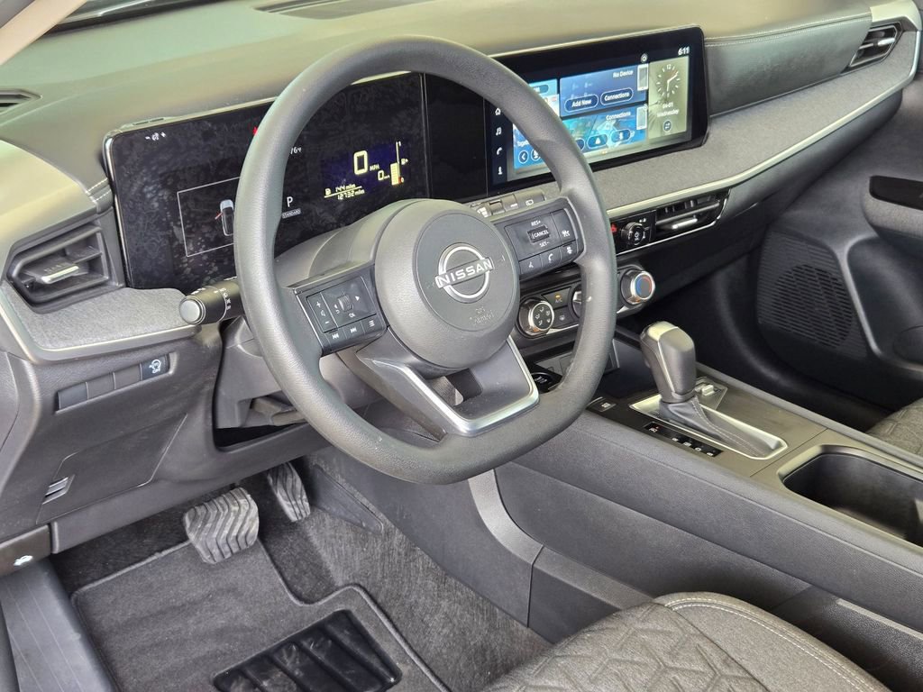 Used 2025 Nissan Kicks SV image 10