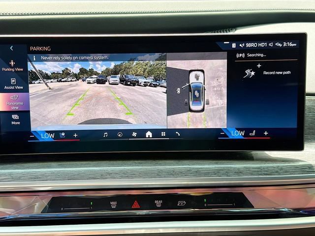 Used 2025 BMW i7 eDrive50 w/ Premium Package RWD image 32