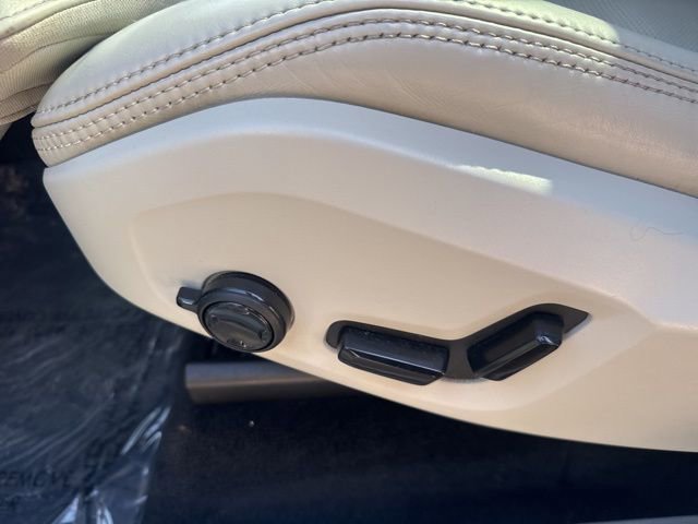 Used 2023 Volvo XC90 B6 Ultimate w/ Protection Package Premier image 15