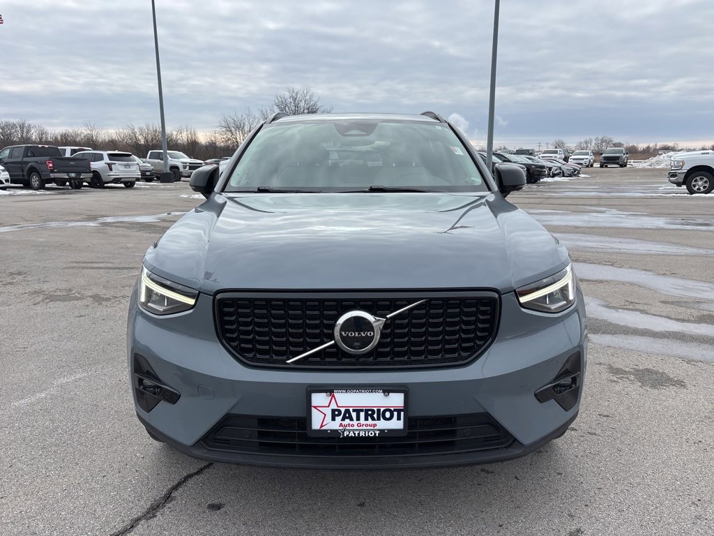 Used 2023 Volvo XC40 B4 Ultimate image 8