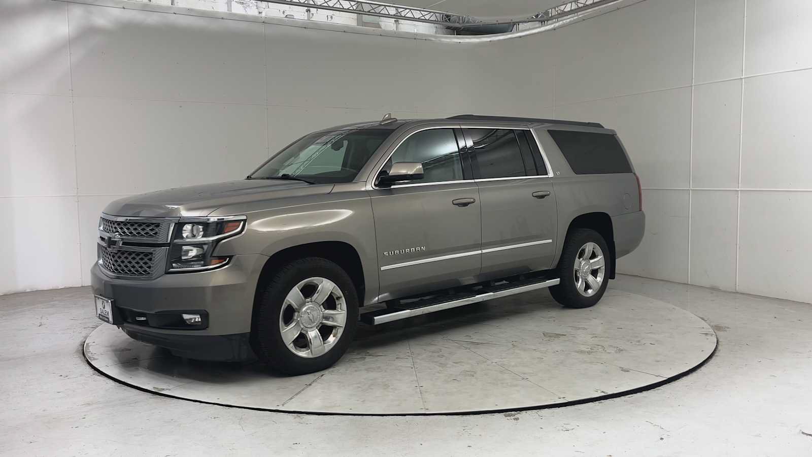 Used 2018 Chevrolet Suburban LT w/ LT Signature Package AWD/4WD image 6