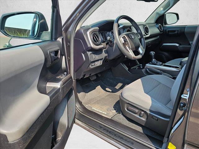 Used 2021 Toyota Tacoma SR5 AWD/4WD image 15