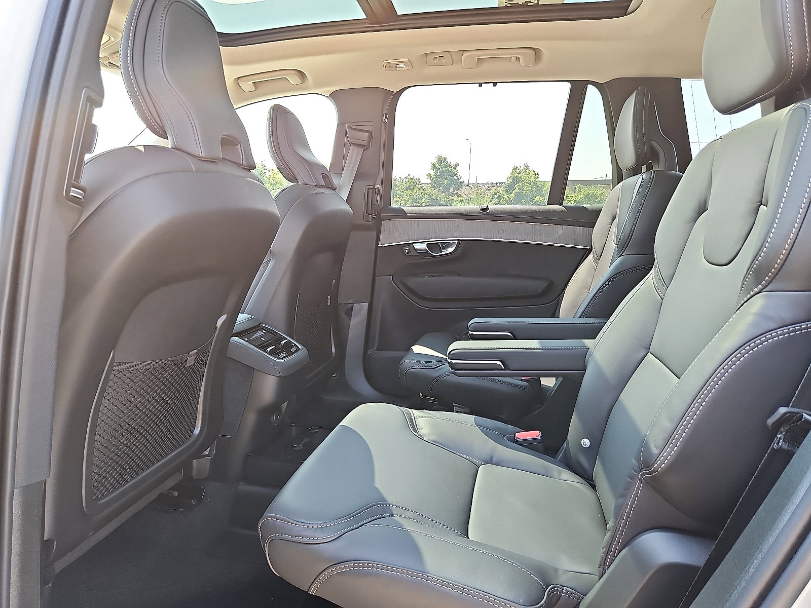 New 2026 Volvo XC90 B6 Ultra image 8