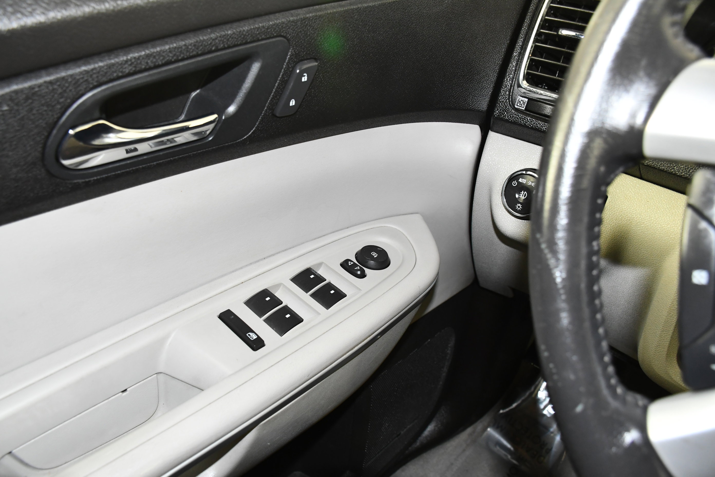Used 2012 GMC Acadia SLT AWD/4WD image 29