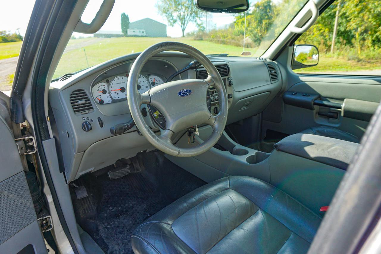 Used 2003 Ford Explorer Sport Trac XLT image 10