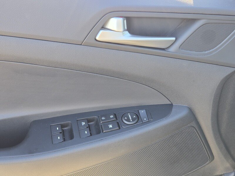 Used 2019 Hyundai Tucson Sport FWD image 18