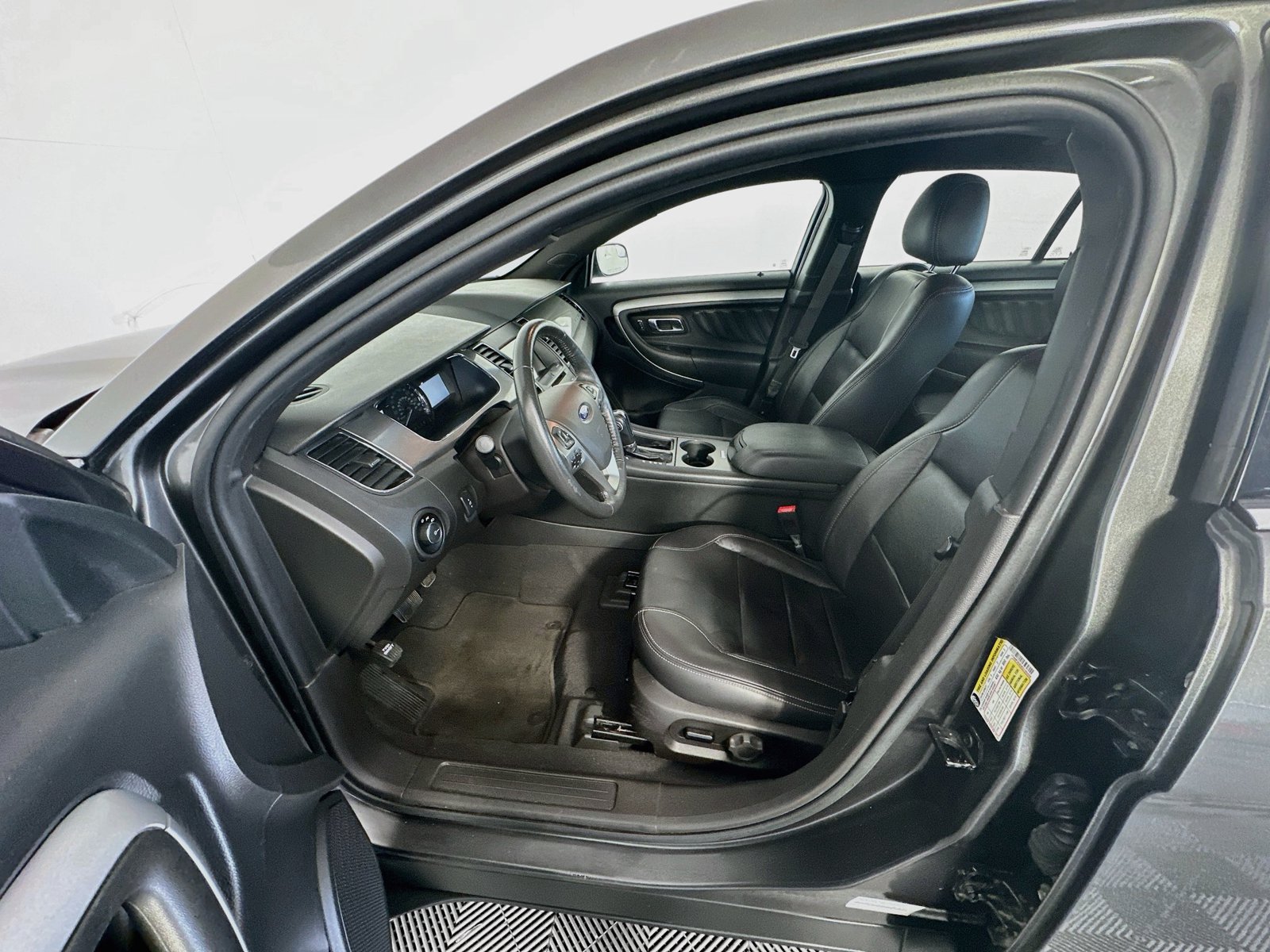 Used 2019 Ford Taurus SEL w/ Equipment Group 201A FWD image 21