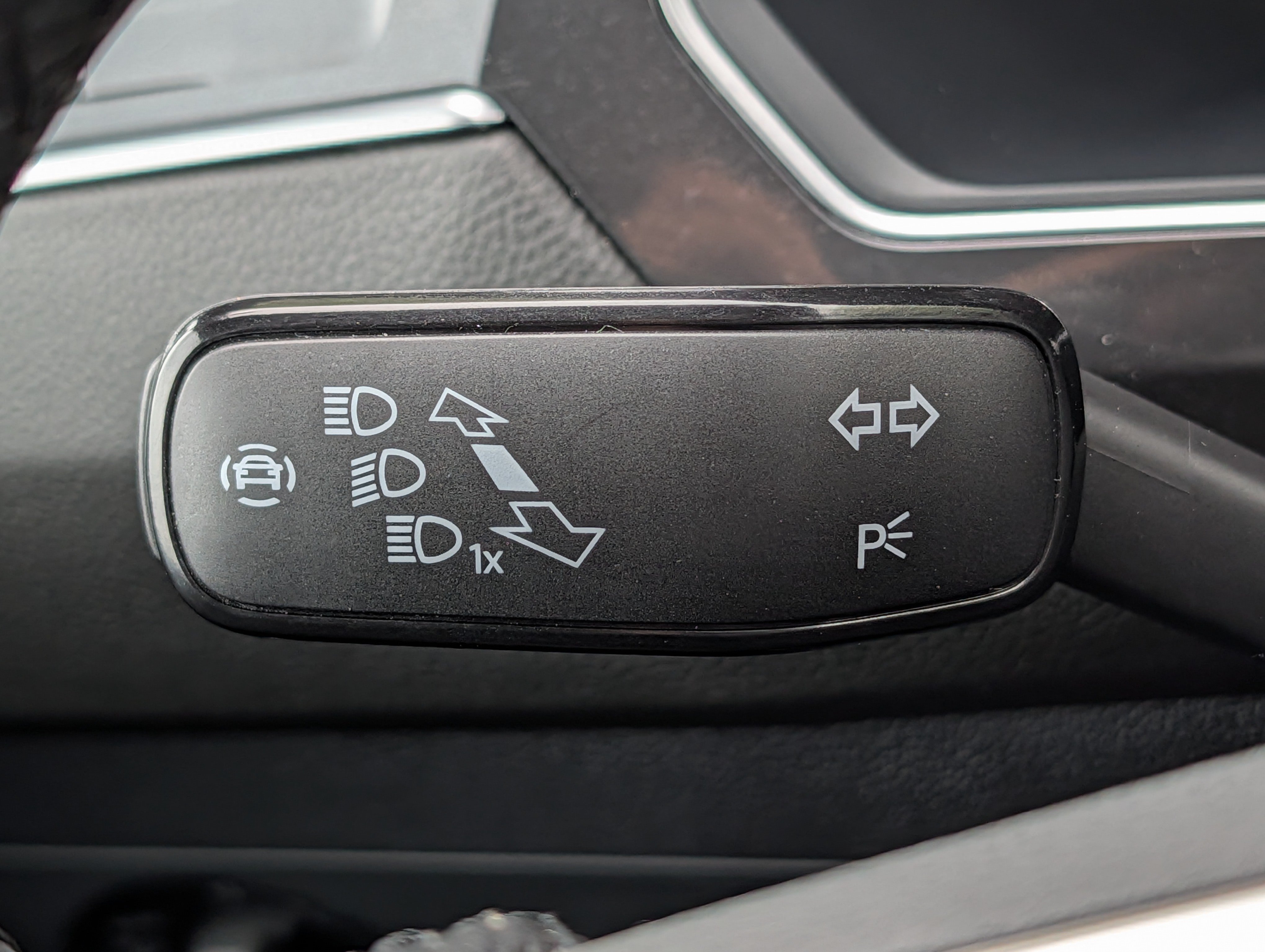 Certified 2023 Volkswagen Tiguan SEL R-Line AWD/4WD image 31