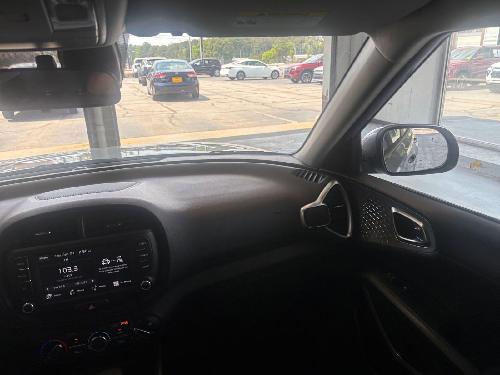 Used 2025 Kia Soul LX w/ LX Technology Package FWD image 38