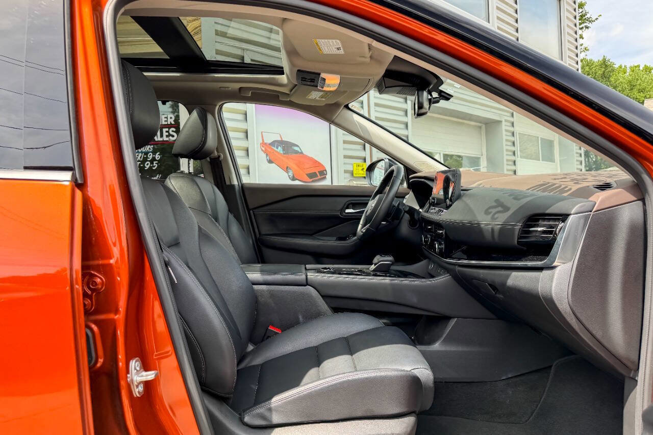 Used 2022 Nissan Rogue SL w/ SL Premium Package image 9