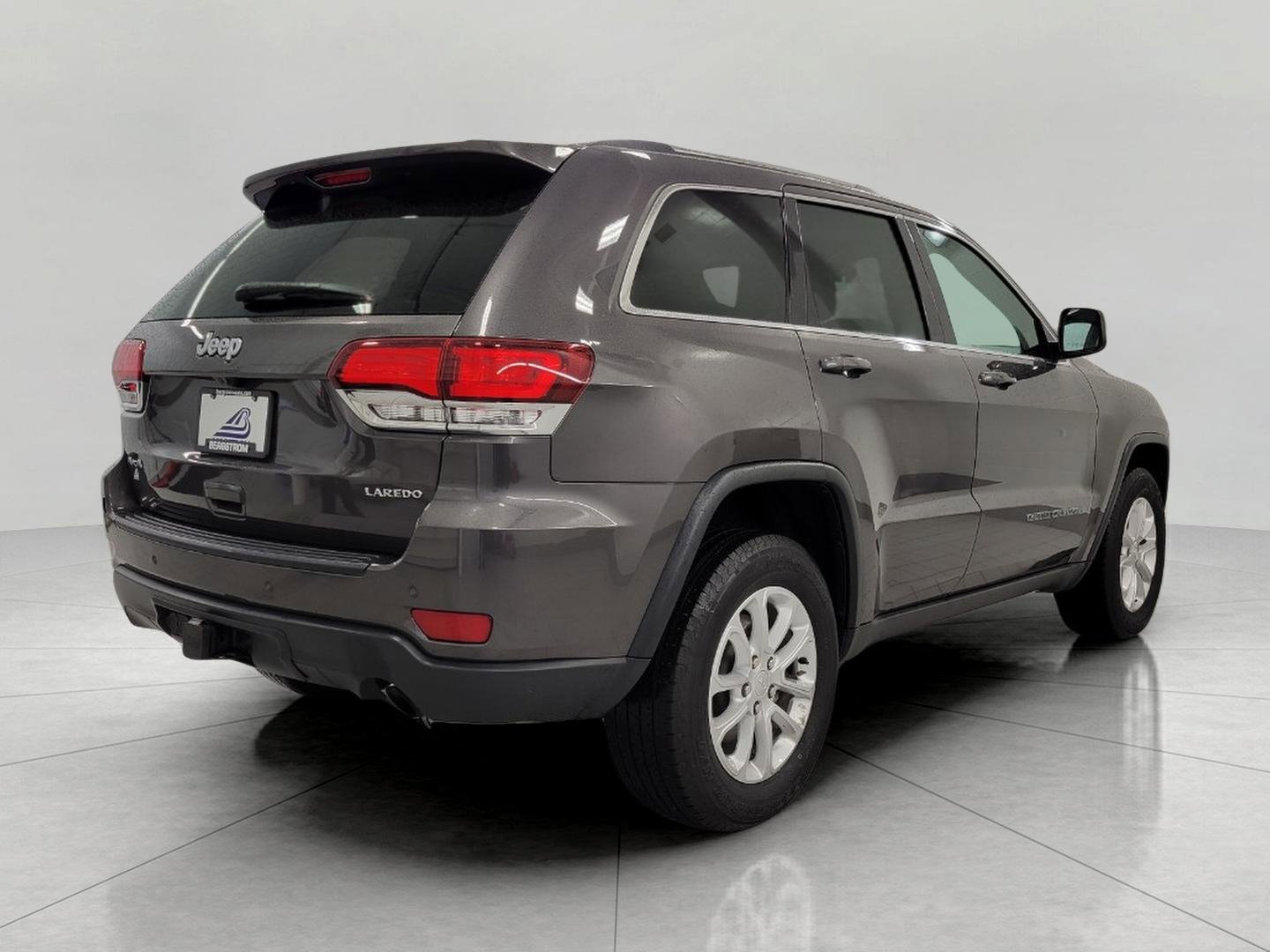 Used 2021 Jeep Grand Cherokee Laredo X AWD/4WD image 18