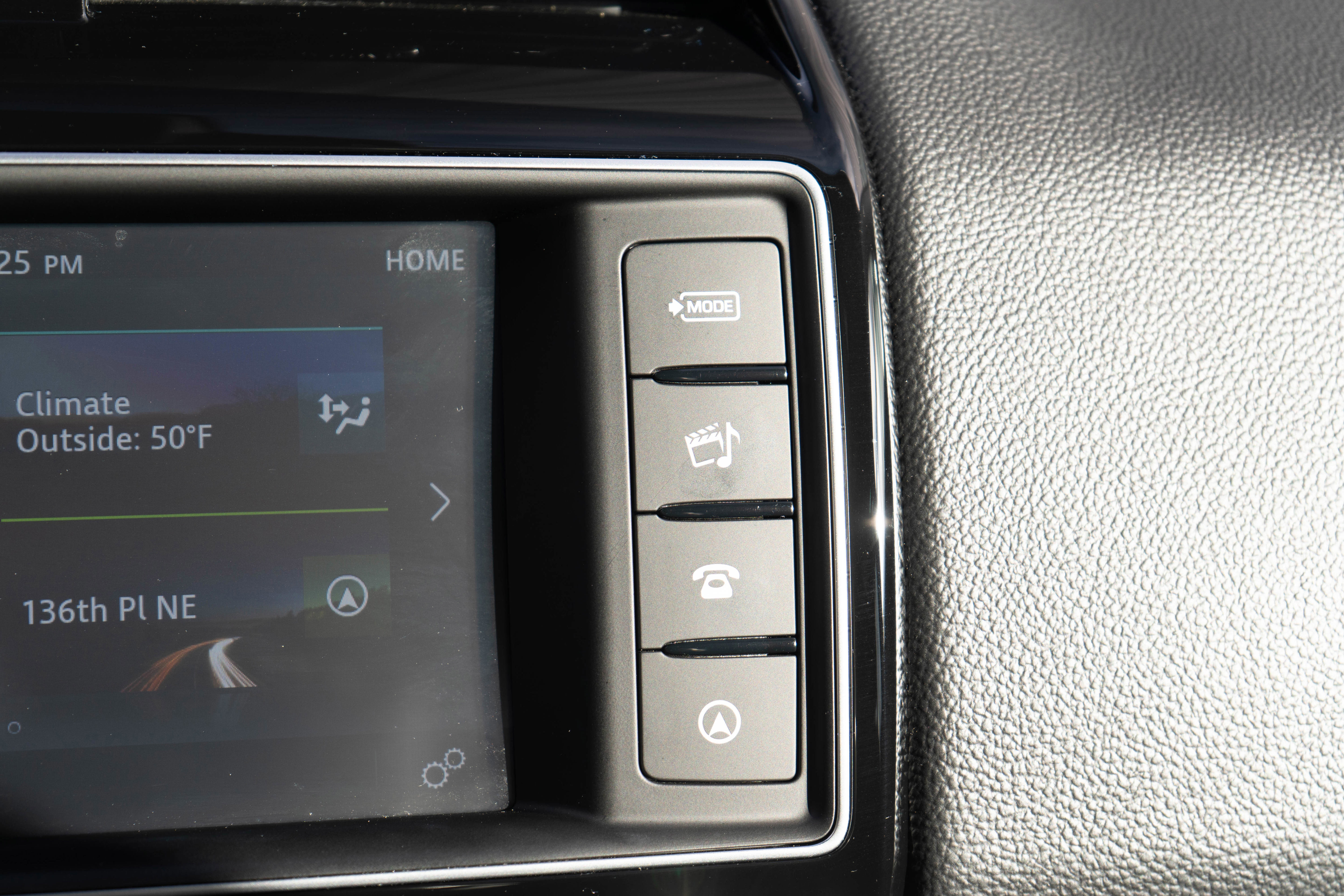 Used 2018 Jaguar XE Prestige image 15