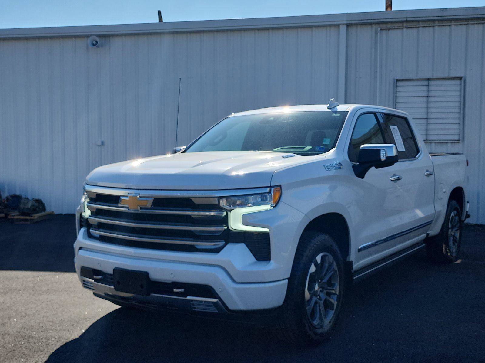Used 2025 Chevrolet Silverado 1500 High Country w/ Technology Package AWD/4WD image 1