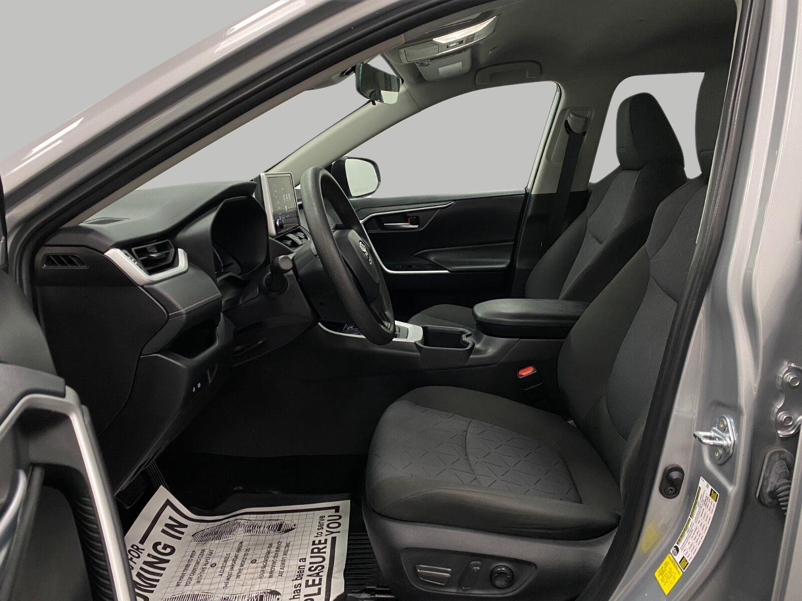 Used 2025 Toyota RAV4 XLE AWD/4WD image 27