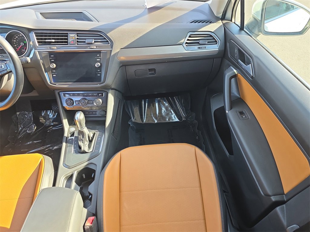 Used 2018 Volkswagen Tiguan SE w/ Panoramic Sunroof Package image 15