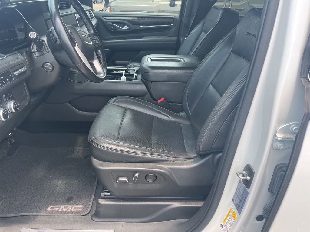 Used 2022 GMC Yukon XL Denali AWD/4WD image 11