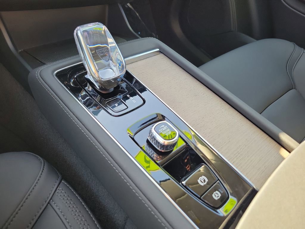 Certified 2025 Volvo XC90 B5 Plus image 34