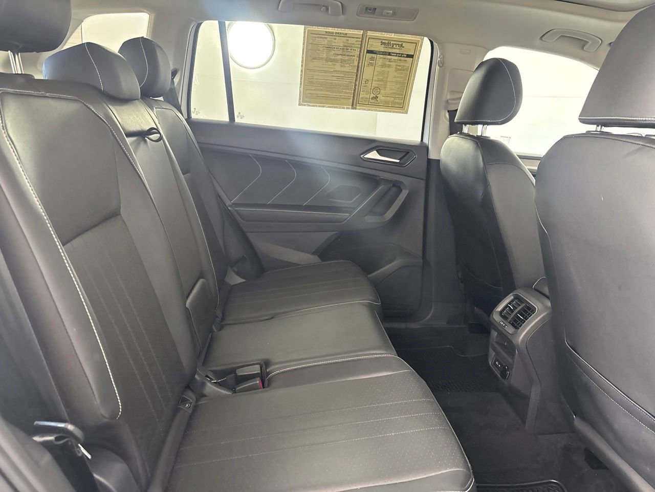 Used 2023 Volkswagen Tiguan SE w/ Panoramic Sunroof Package AWD/4WD image 24