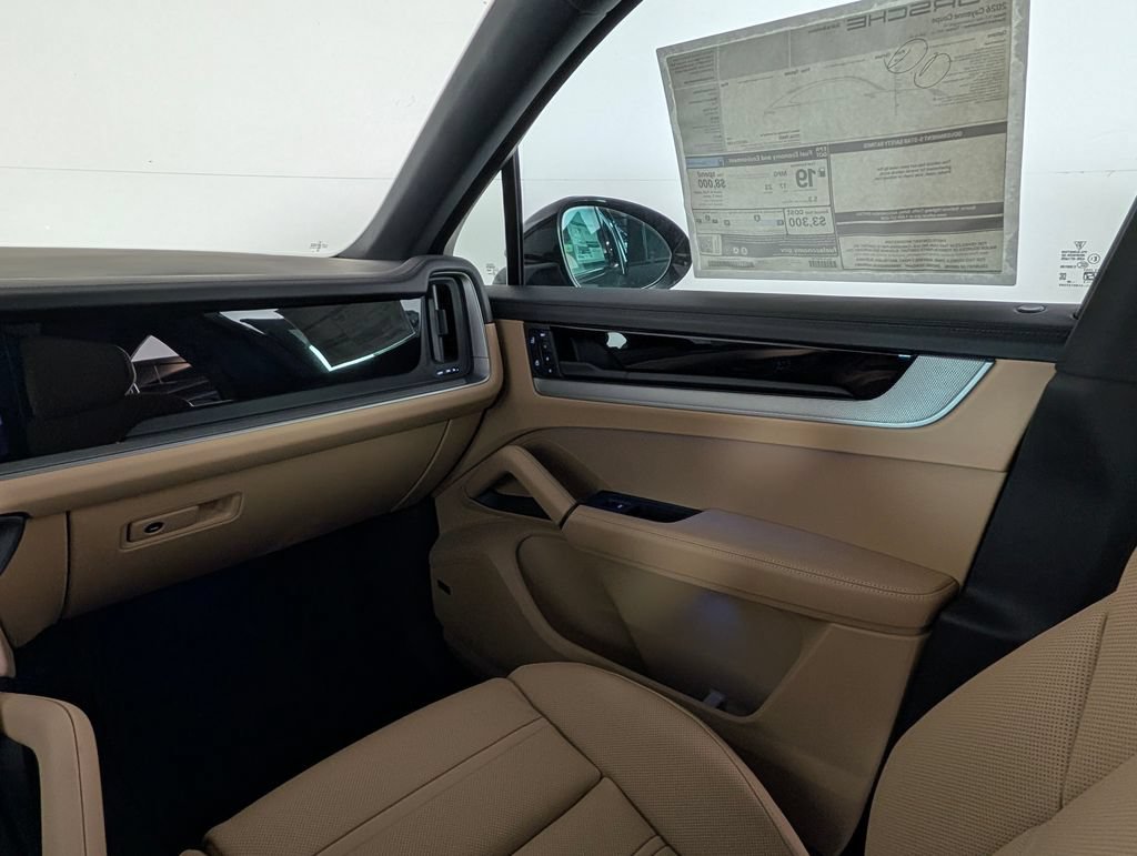New 2026 Porsche Cayenne Coupe AWD/4WD image 23