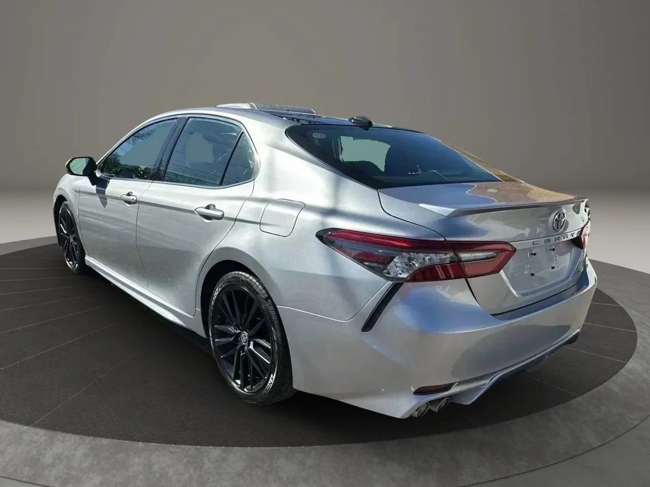 Used 2021 Toyota Camry XSE FWD image 7