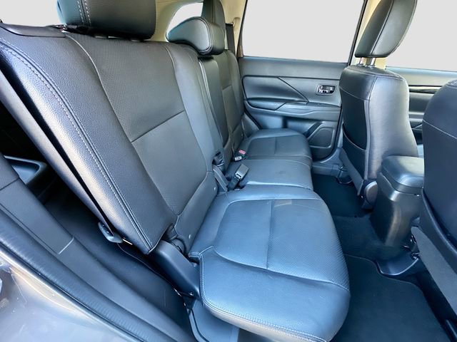Used 2017 Mitsubishi Outlander SEL image 30