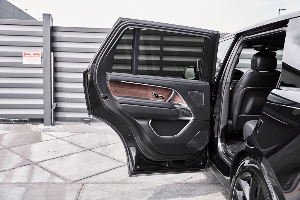 Used 2025 Land Rover Range Rover Long Wheelbase SE image 22