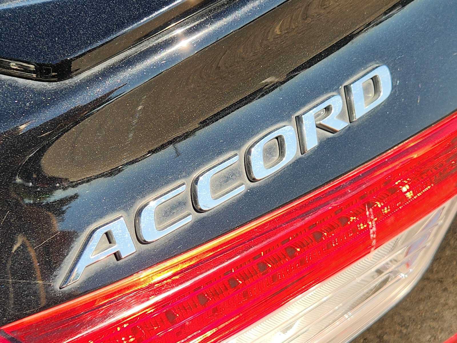 Used 2018 Honda Accord Sport image 11