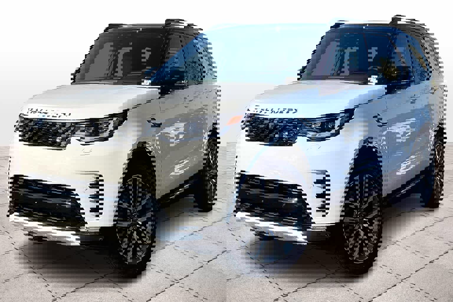 New 2025 Land Rover Discovery Dynamic SE image 1