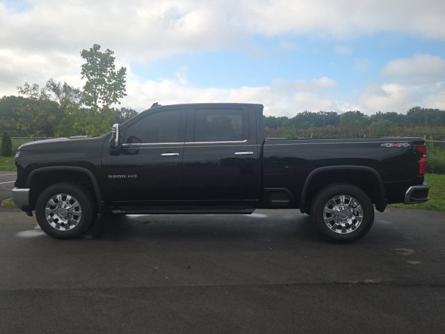 Used 2025 Chevrolet Silverado 2500 LTZ w/ LTZ Plus Package AWD/4WD image 12