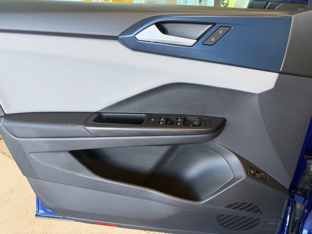 Used 2023 Volkswagen Taos SE w/ Panoramic Sunroof Package AWD/4WD image 16