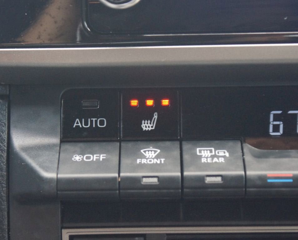 Used 2025 Toyota Camry SE w/ Convenience Package FWD image 8