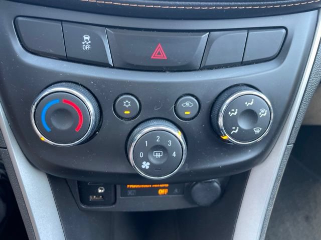 Used 2020 Chevrolet Trax LT w/ Driver Confidence Package AWD/4WD image 35