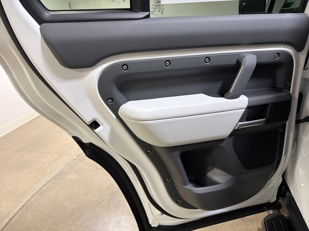 New 2026 Land Rover Defender 110 X-Dynamic SE image 20