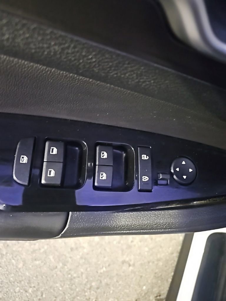 Used 2024 Kia Sportage EX image 16