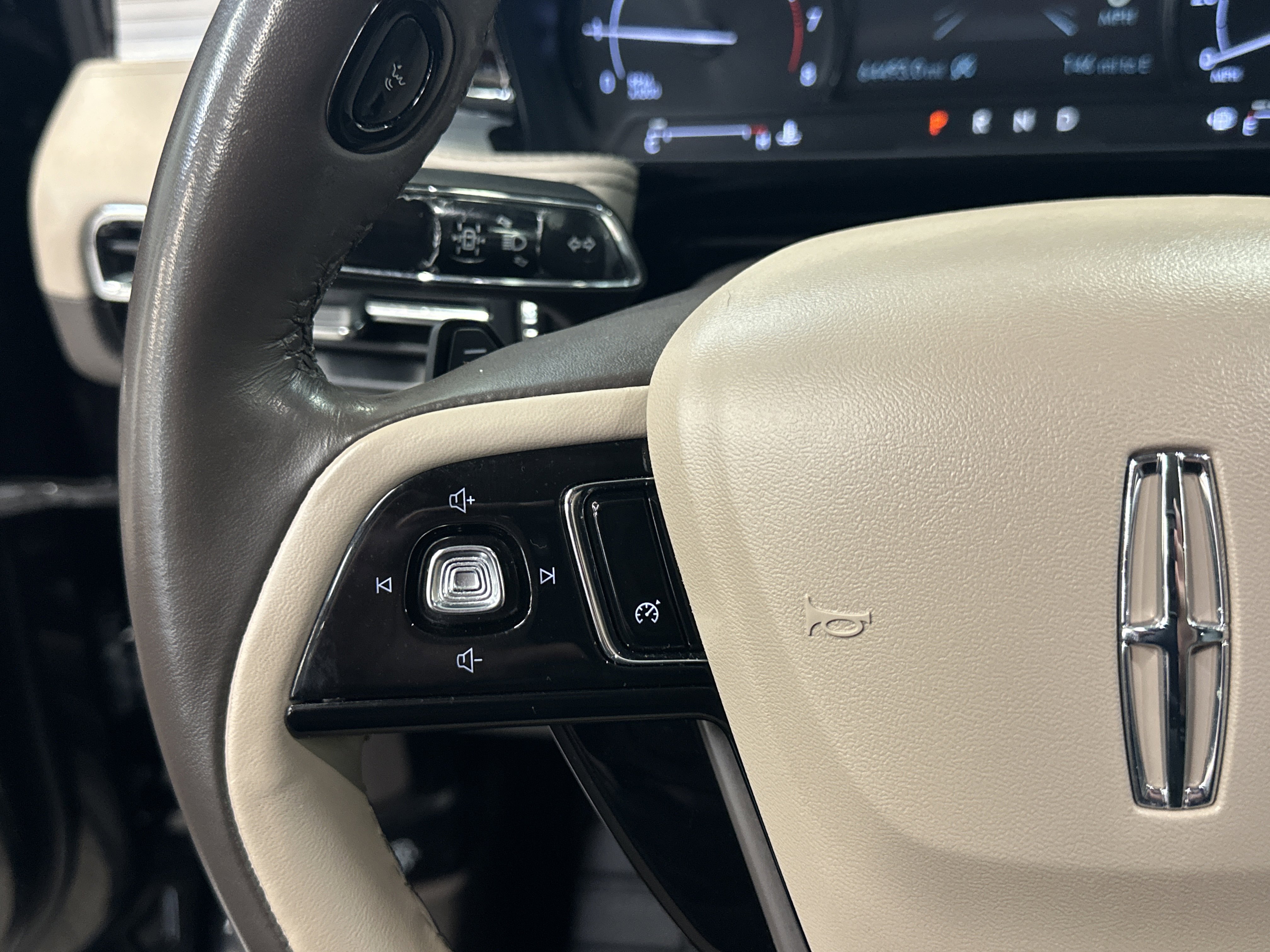 Used 2021 Lincoln Corsair AWD image 29