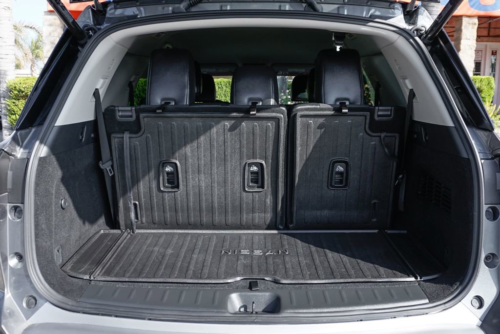Used 2025 Nissan Pathfinder SL image 8