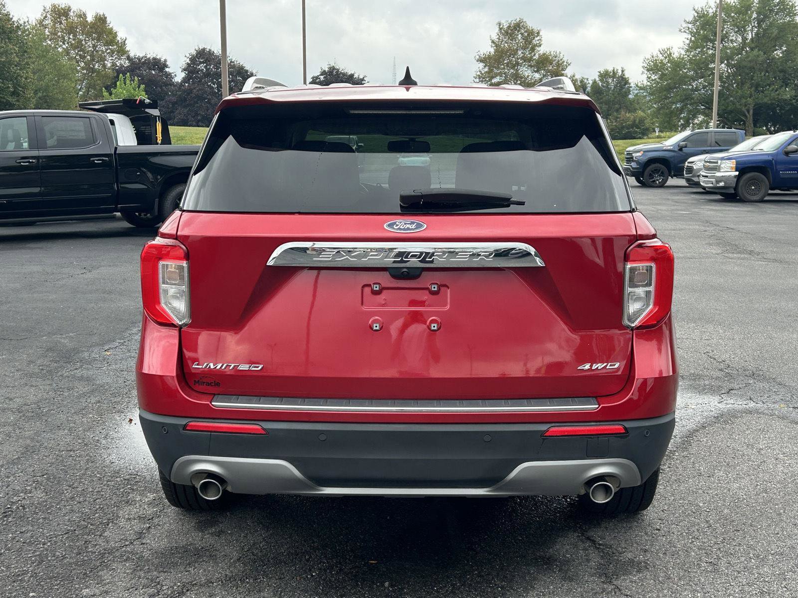 Used 2023 Ford Explorer Limited image 6